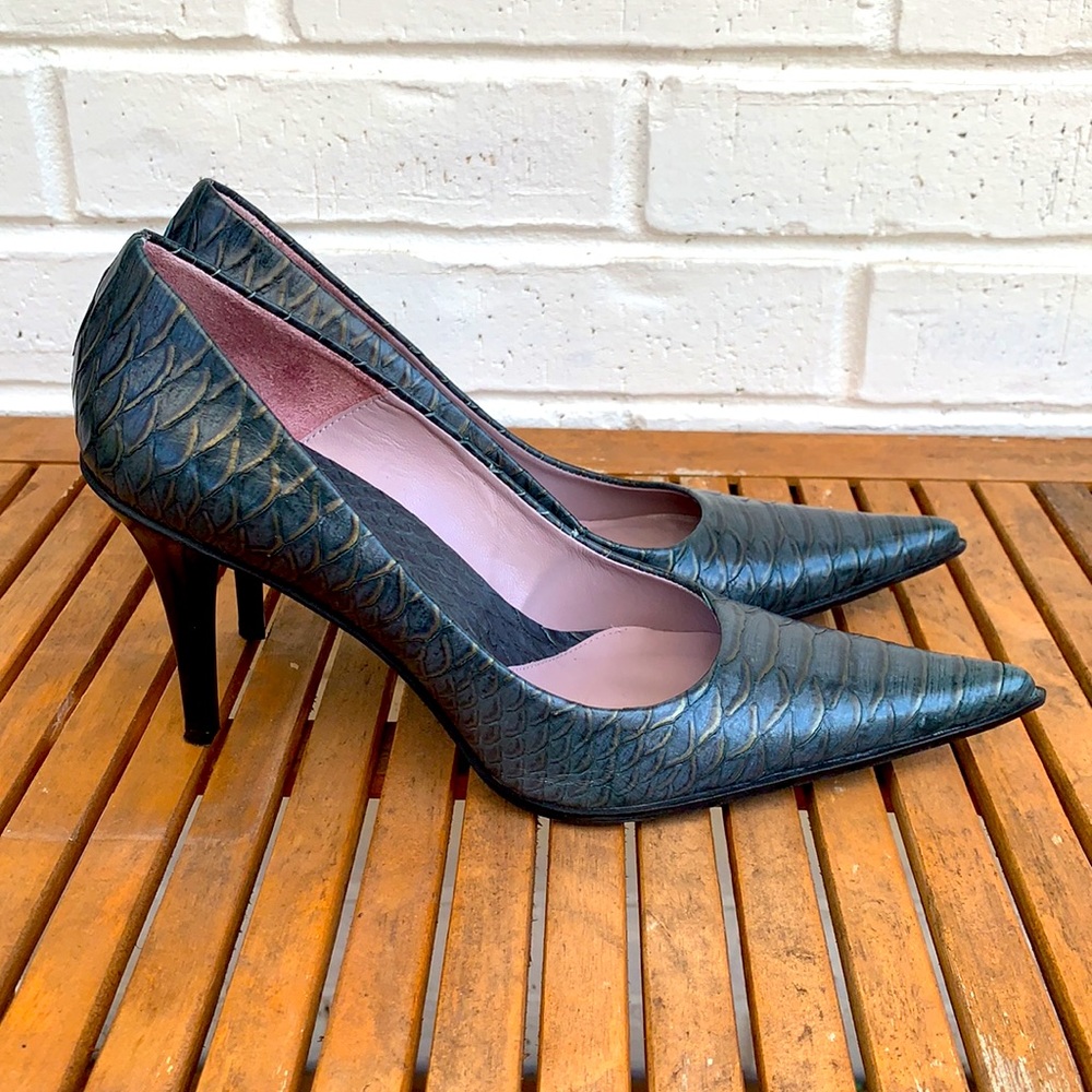 Women's Teal embossed leather pointy-toe pumps